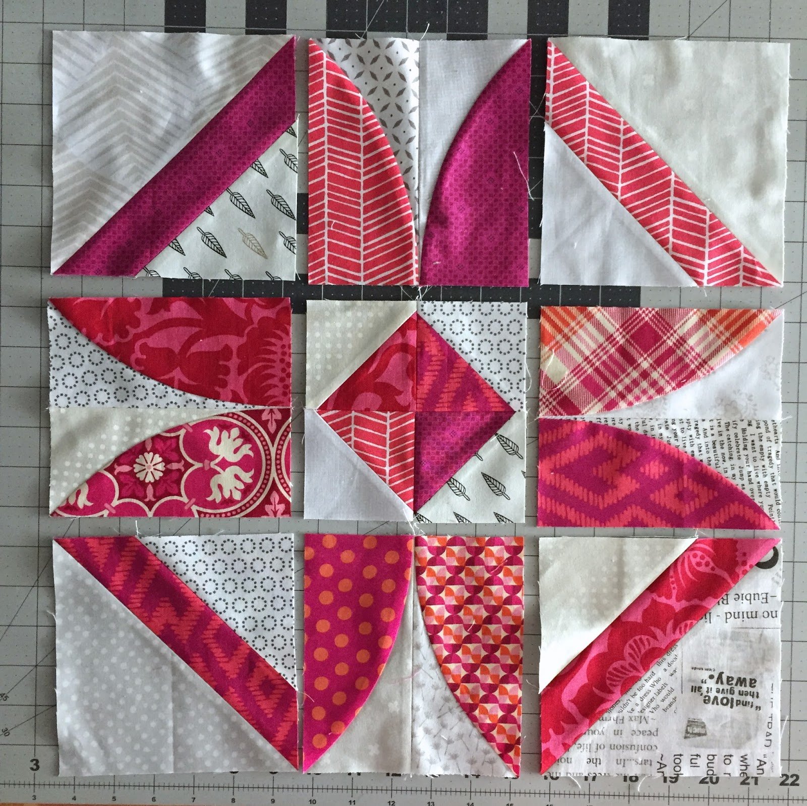 Twisted Blossom Block – Tutorial – All free – Crafts for love